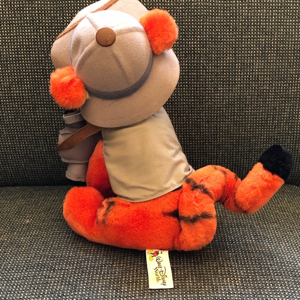 Disney Tigger in Safari Outfit - Picture 4 of 7